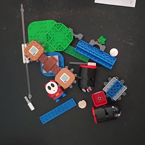 2 Lego Super Mario Building Sets with Interactive Features - Picture 4 of 7